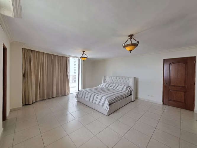 ALQUILER Penthouse de 3 Niveles  PH Courtyard View – Punta Pacífica (GS)