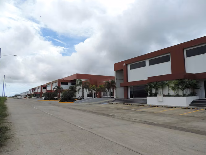 LGU-Venta de bodega en Pacora, Zona Franca de Las Américas.
