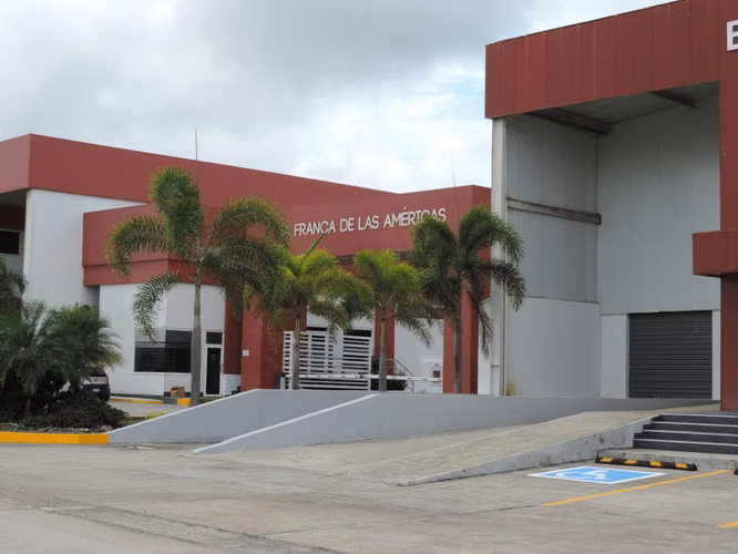 LGU-Venta de bodega en Pacora, Zona Franca de Las Américas.
