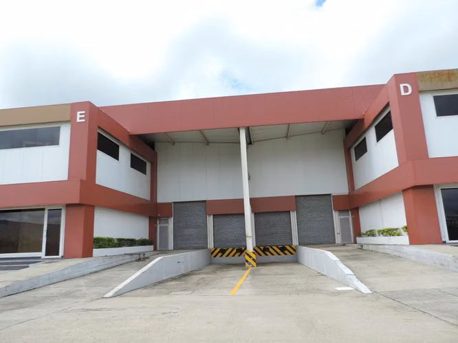 LGU-Venta de bodega en Pacora, Zona Franca de Las Américas.