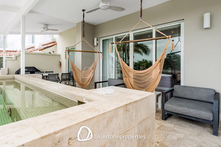 Buenaventura – Frente al Rio con Piscina – 299mts2 – 950,000