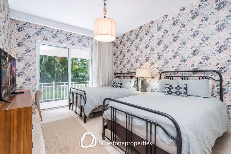 Buenaventura – Frente al Rio con Piscina – 299mts2 – 950,000