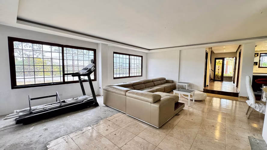VENTA CASA LAS CUMBRES 625.30M2 PH MIRADOR DEL LAGO CV