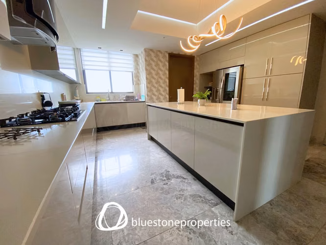 Santa Maria – Vista Al Golf y Mar– 322 m² – 1,050,000