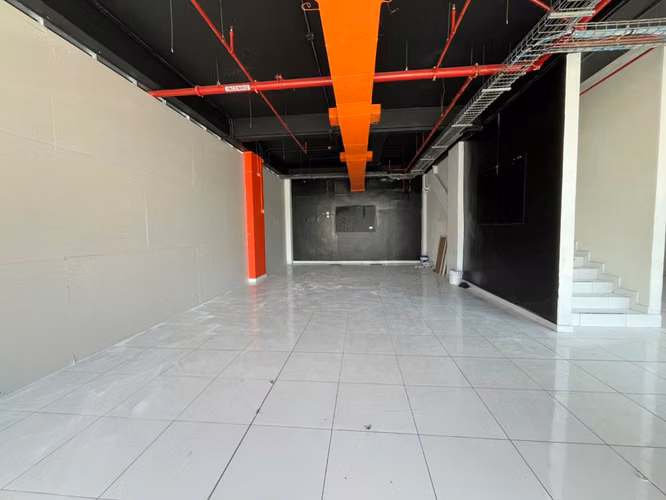 Excellent commercial space for rent in Royal Blue Plaza