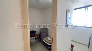 Alquiler de Apartamentocon 129m2 en Bella Vista PH Balboa Bay 26-8806SR