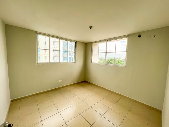 SE VENDE AMPLIO APARTAMENTO EN PH RIO DE ORO - MF