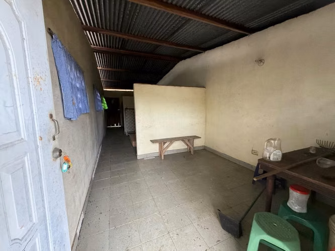 Se vende terreno con 5 apart estudios para remodelar cerca de U