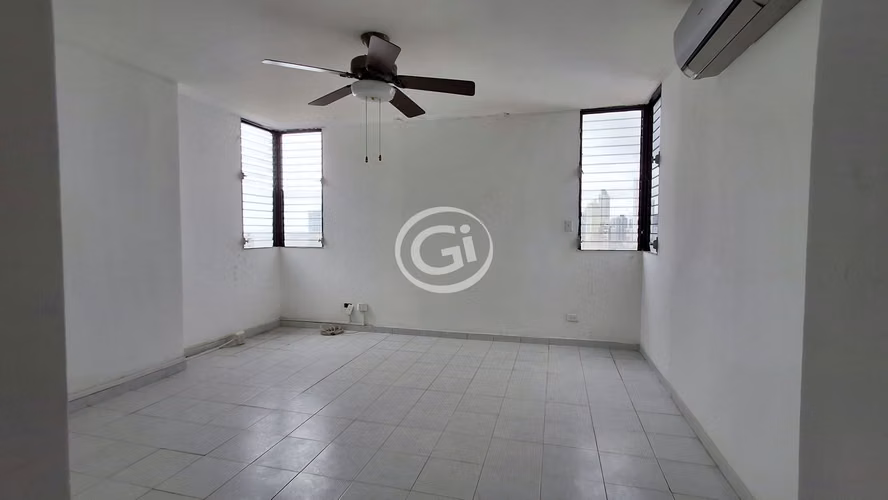 4H|4B Amplio Apartamento para Remodelar en Marbella