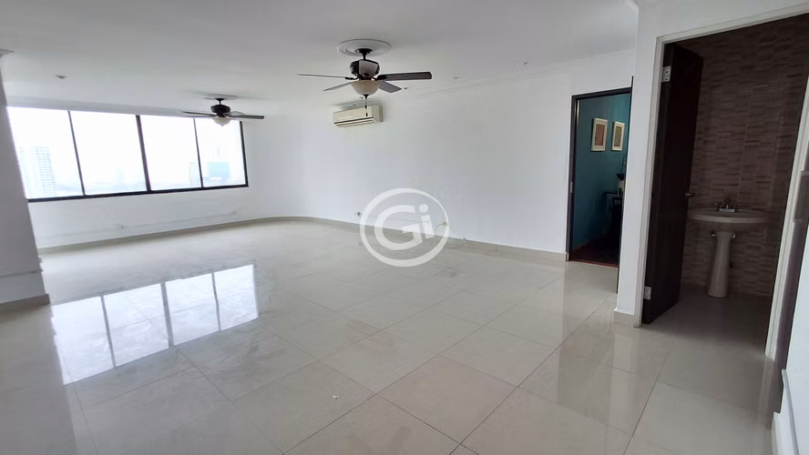 4H|4B Amplio Apartamento para Remodelar en Marbella