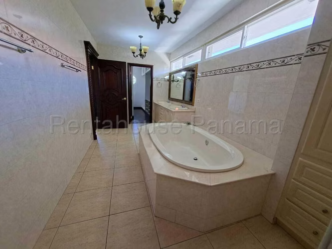 Venta de Casa en Costa del Este Costa Dorada NS
