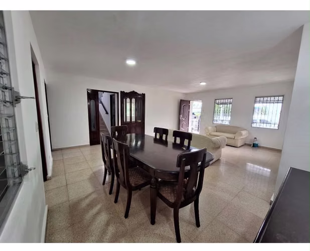 alquilo casa en el dorado de 500 M2