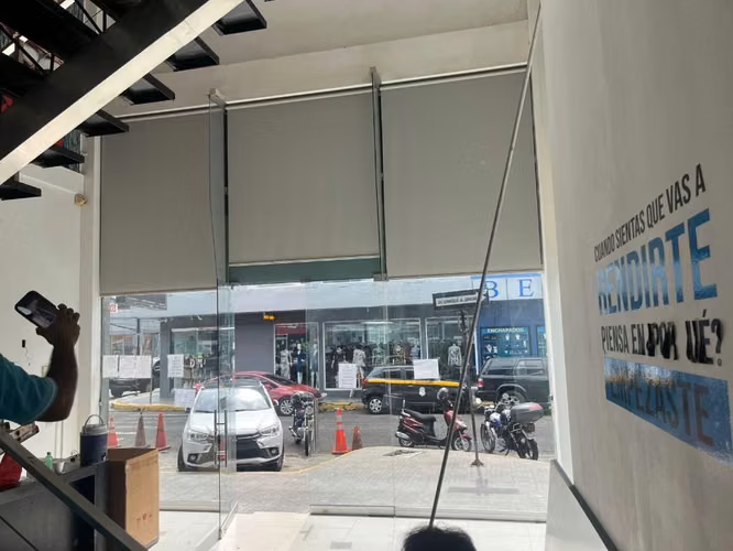 Se aquile local comercia en zona libre