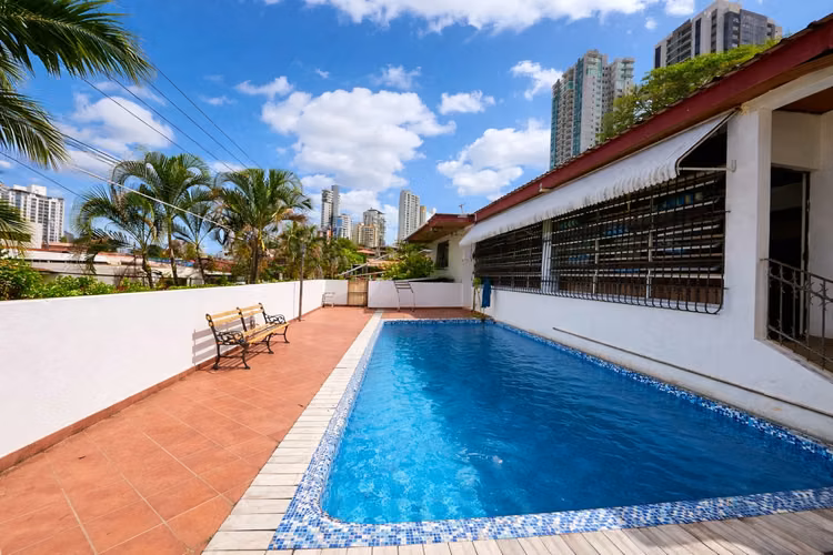 VENDO CASA EN HATO PINTADO CON PISCINA/NEGOCIABLE (DB)