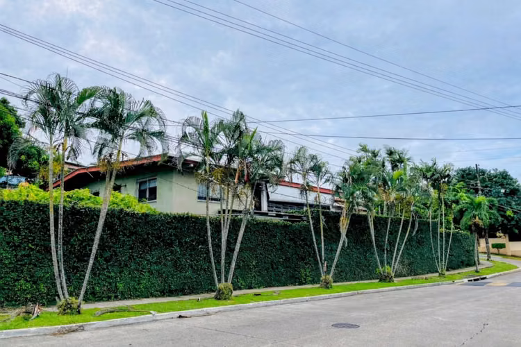 VENDO CASA EN HATO PINTADO CON PISCINA/NEGOCIABLE (DB)