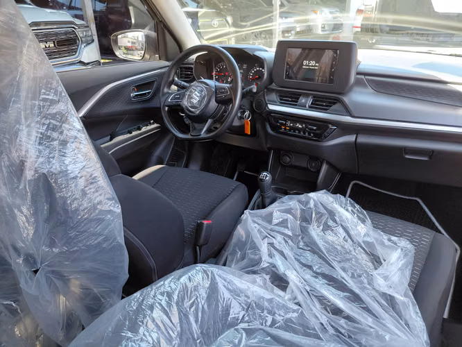 2025 Suzuki Swift - manual - 100% nuevo con solo 88km - Imagen 12