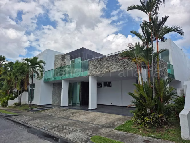 Casa en Venta en Costa Sur JG