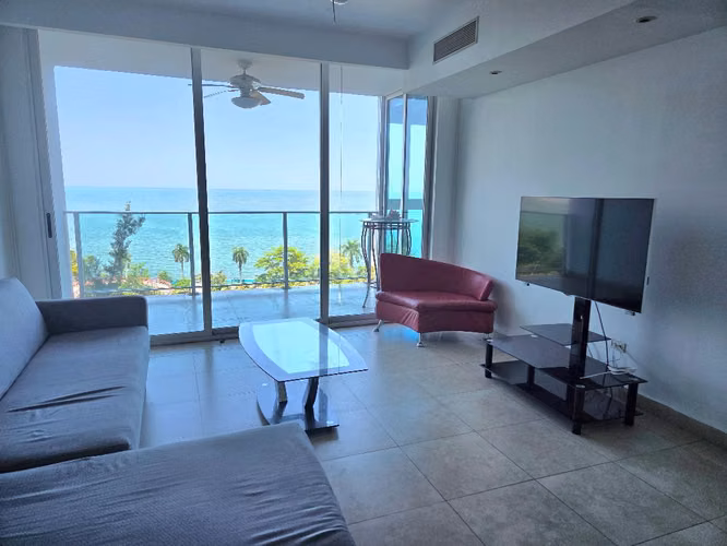 SE ALQUILA APTO AMOBLADO DE 1 REC CON HERMOSA VISTA AL MAR Y CASCO VIEJO