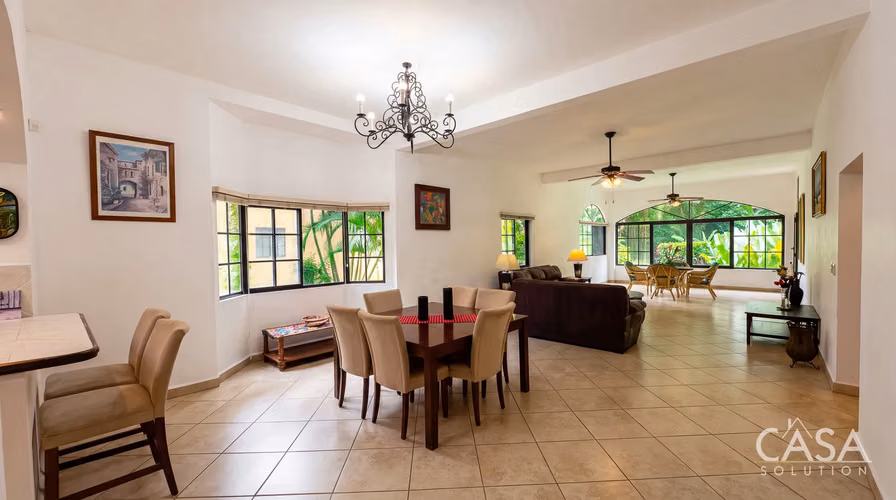 Apartamento Amueblado Amplio en Planta Baja en Valle Escondido Boquete - Imagen 3