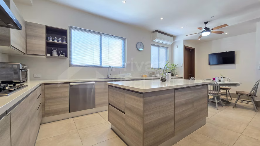 Venta de Apartamento PH The Reserve Santa María