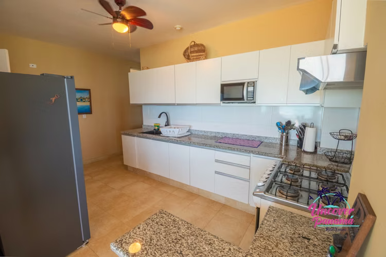 Apartamento con vista al mar en PH Playa Blanca