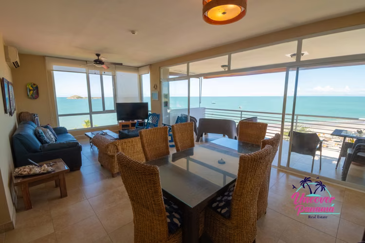 Apartamento con vista al mar en PH Playa Blanca