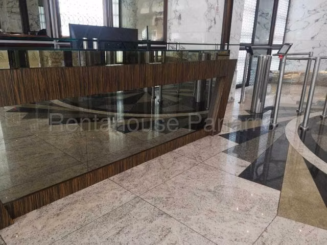 Se alquila oficina de 156 mts en Edificio F&F Tower calle 50 - Imagen 3