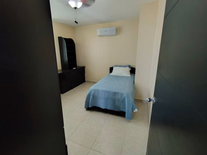 Apartamento Full Amoblado con Balcón y Vista | 2 Recámaras + CBE | Piscina | 1000