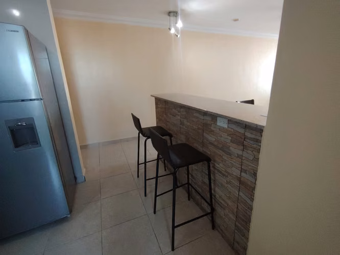 Apartamento Full Amoblado con Balcón y Vista | 2 Recámaras + CBE | Piscina | 1000