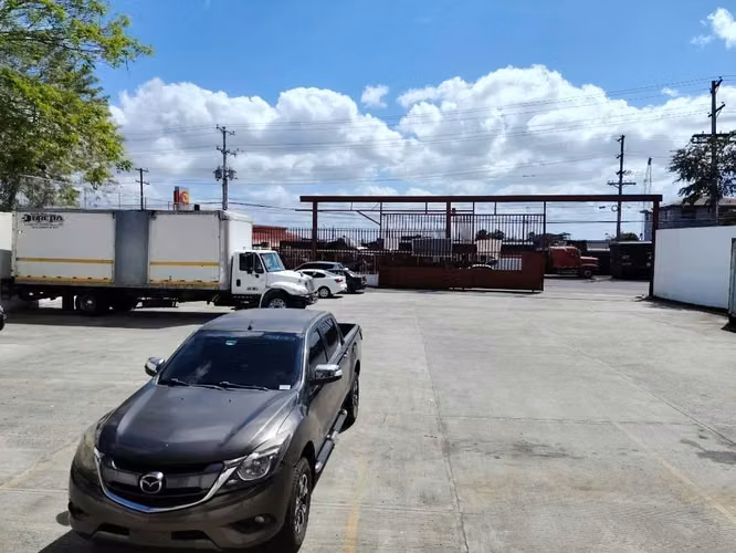 Venta de Ofibodega con Electricidad Trifasica