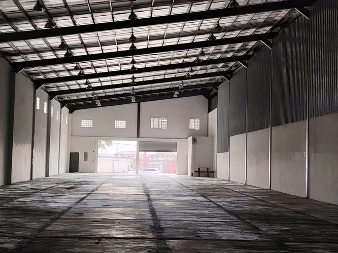 Venta de Ofibodega con Electricidad Trifasica