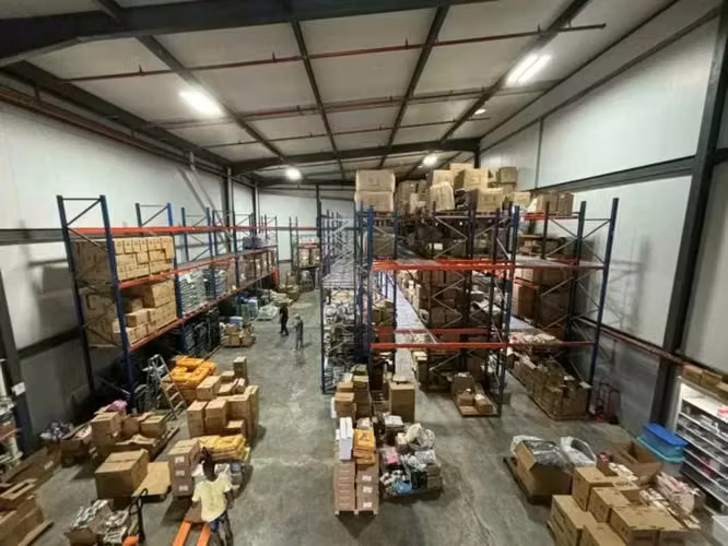 Venta de Ofibodega Comercial frente al Metro - Imagen 8