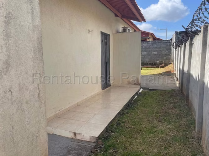 VENDO CASA EN ARBOLEDAS, CHORRERA. ABS