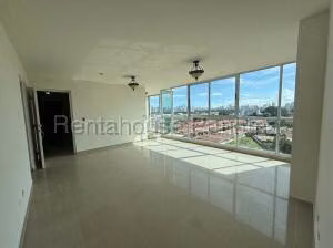 Venta de Apartamento con 118m2 en Chanis PH Creta 26-8801SR