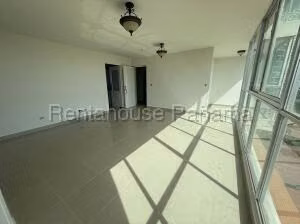 Venta de Apartamento con 118m2 en Chanis PH Creta 26-8801SR