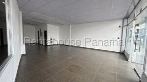 Alquiler de Local Comercial con 68m2 en Brisas del Golf PH Golf Park 26-8842SR