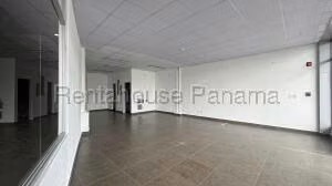 Alquiler de Local Comercial con 68m2 en Brisas del Golf PH Golf Park 26-8842SR
