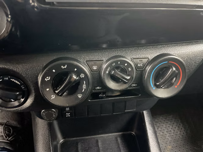 TOYOTA HILUX - 2025 - PPHX - Automarket - Imagen 9
