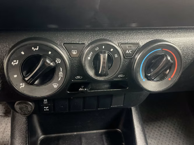 TOYOTA HILUX - 2025 - PPHX - Automarket - Imagen 9