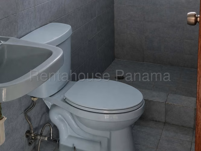 Venta de Casa en Chanis San Gerardo Mayela CCO