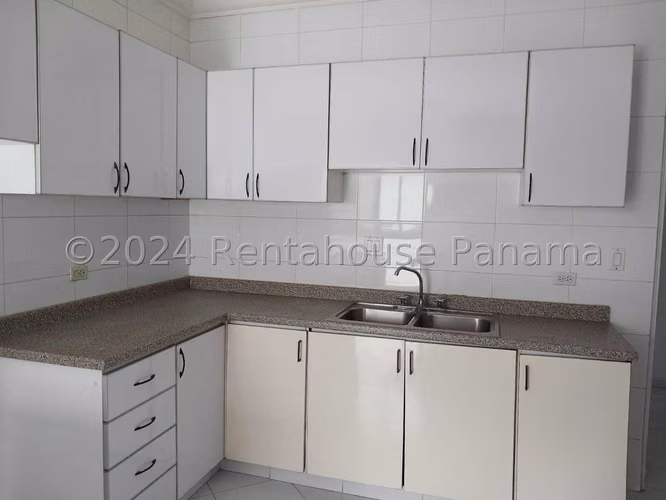 Alquilo Apartamento en Avenida Balboa MIRAMAR OF 