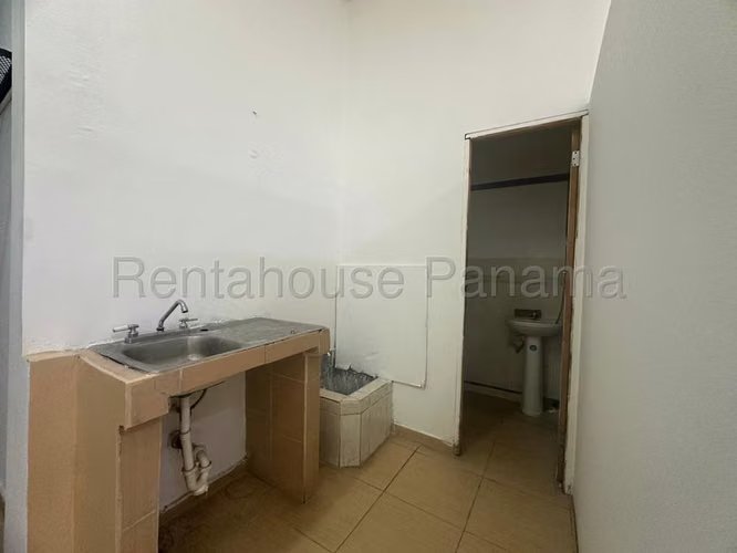Local Comercial en Alquiler en Via España JG