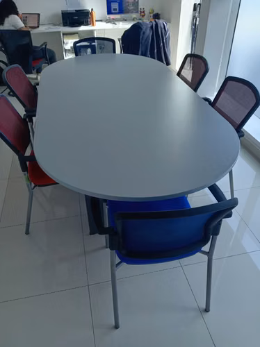 SE VENDE Mesa de Reuniones -de 6 puestos con Sillas - Imagen 3