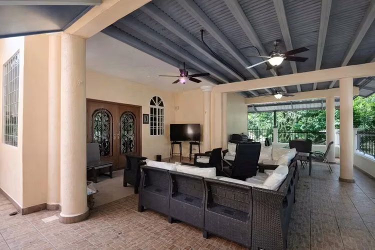 Venta de Casa Unifamiliar en Llanos de Curundú, Albrook - LH