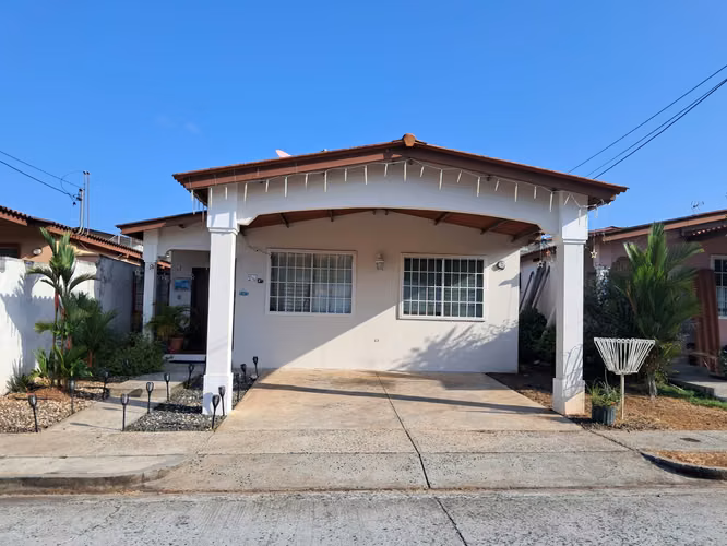 CASA EN ALQUILER/ BRISAS DEL GOLF ARRAIJAN