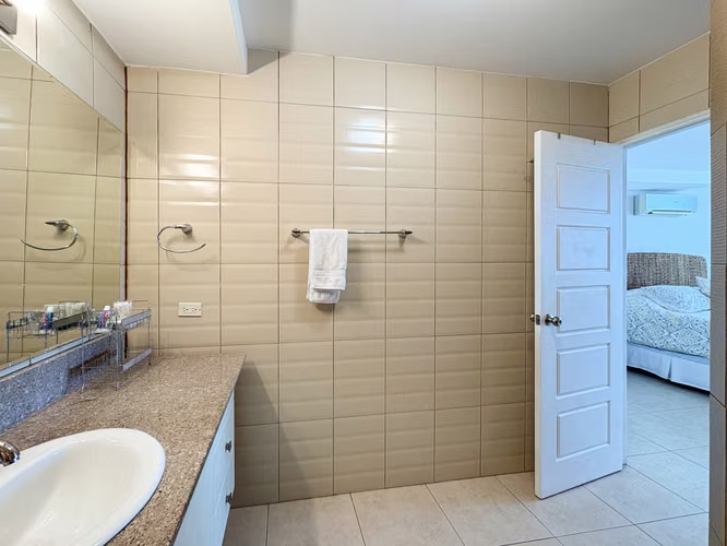 Exquisito Apartamento de Una Recámara en Venta en Coronado Bay