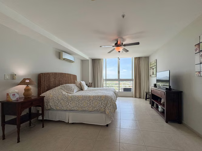 Exquisito Apartamento de Una Recámara en Venta en Coronado Bay