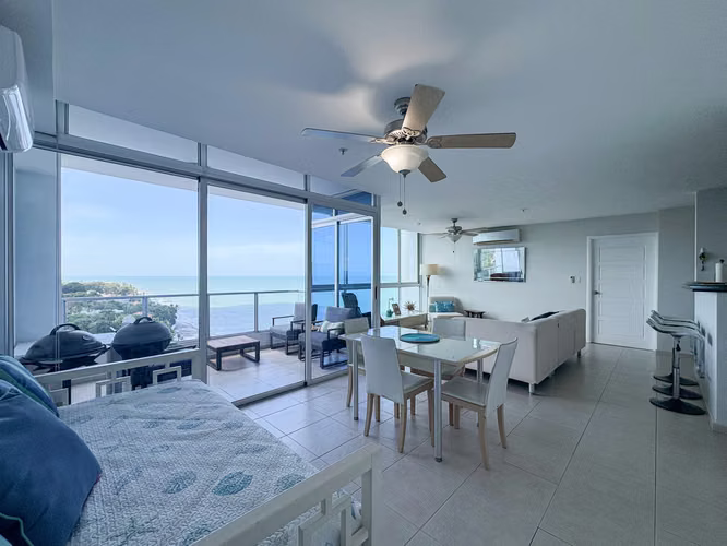 Exquisito Apartamento de Una Recámara en Venta en Coronado Bay