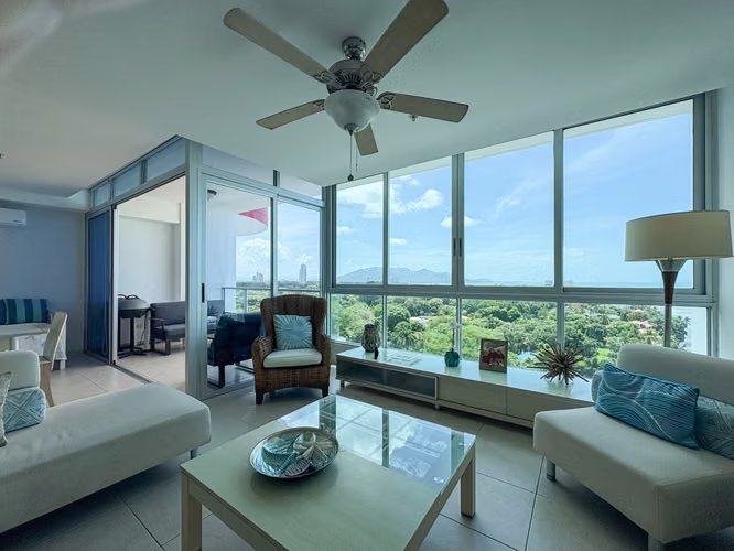 Exquisito Apartamento de Una Recámara en Venta en Coronado Bay