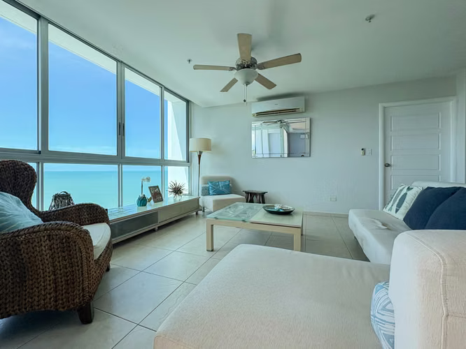 Exquisito Apartamento de Una Recámara en Venta en Coronado Bay